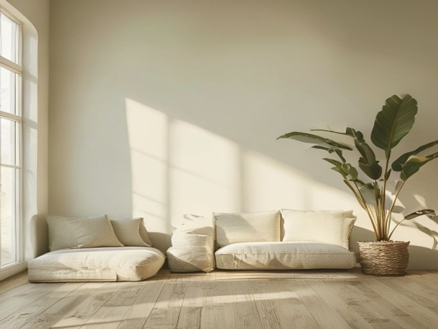 Zonnig interieur van bewegingsstudio met natuurlijk licht